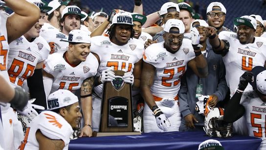 Dino Babers' idea of program building: Coaches lift with the team (Dino Babers)