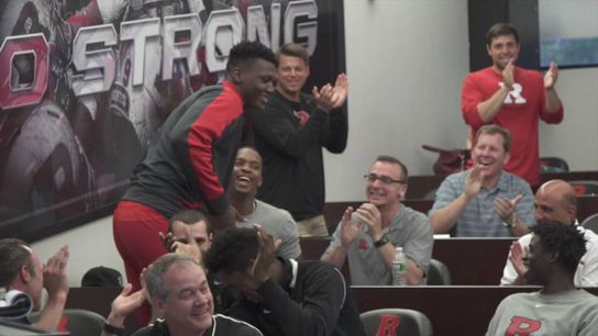 Video of the Day - Rutgers basketball competition in the team meeting room