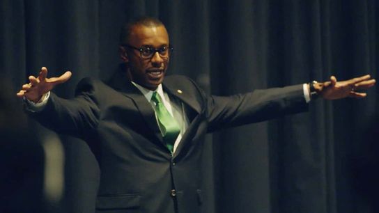 Video: Inside Willie Taggart's first team meeting at Oregon (Oregon)