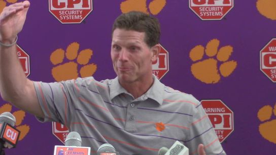 Clemson DC Brent Venables explains the costly play calling mistake too many offensive coordinators make (Featured)
