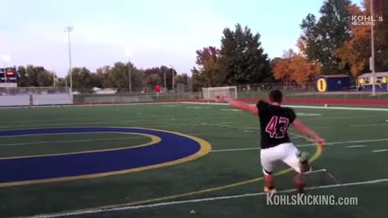 Video: High school kicker hits a 70 yard field goal (high school)