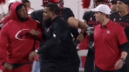 Video: Major Applewhite explains sideline incident with star player Ed Oliver (Ed Oliver)