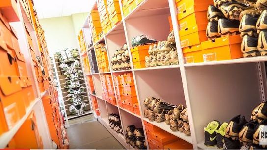 Video: Baylor rolls out the red carpet to provide an in-depth look at ALL their gear options from the equipment room (Baylor)
