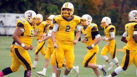 Video: HS runs a jet sweep-reverse-flea flicker-screen pass to win the game (flea flicker)