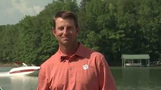 Video: Dabo Swinney shows a few of his players how to unwind at the lake (Clemson)