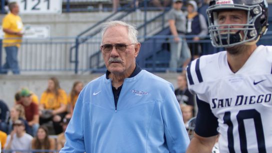 Longtime San Diego head coach Dale Lindsey to retire