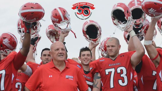 Video: Veteran coach calls illegal timeout during game to tell team he's retiring (East Stroudsburg)