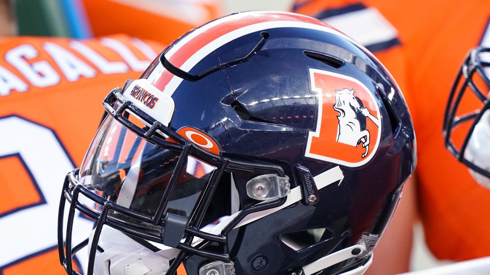 After parting ways following an arrest, Broncos reportedly set to bring back defensive assistant (Featured)
