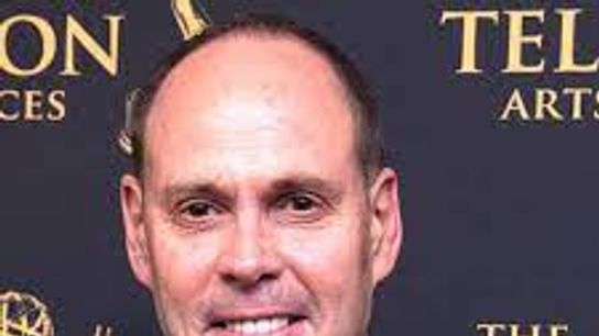 Watch Ernie Johnson's emotional talk with Alabama football: 'Be A Better Human'