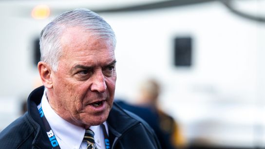 State official wants Iowa AD Gary Barta fired as part of settlement agreement (Brian Ferentz)