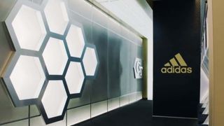 Video: Watch Georgia Tech players react to their new $4.5 million locker room (Facility)