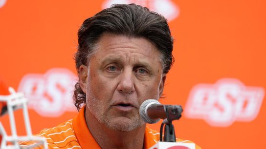 Mike Gundy: "The people that are negative and voicing their opinion are the same ones that can't pay their own bills" (Mike Gundy)