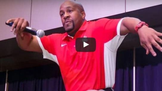 Video: A Houston assistant rocks the bowl lip sync challenge with "Ice, Ice, Baby" (Jason Washington)