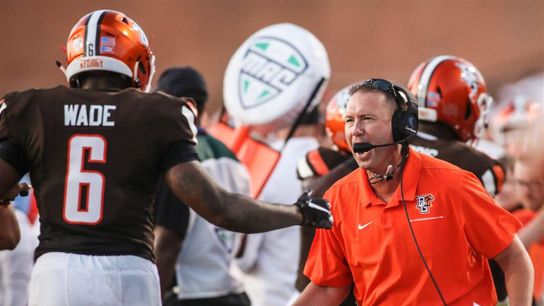 Why coaching legend Dean Pees matched Bowling Green coach's six-figure gift (Bill Belichick)