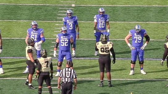 Kentucky lines up without a left guard to honor late OL coach John Schlarman (john schlarman)