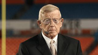 Lou Holtz has tested positive for COVID (Featured)
