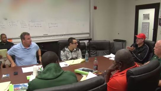 Video: Go inside a recruiting meeting at Miami (video)