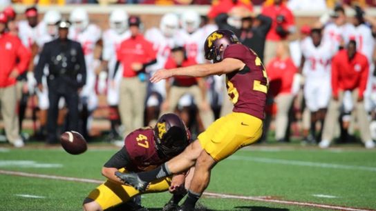 Video: Minnesota's specialists pranked a strength coach at dinner (specialist)