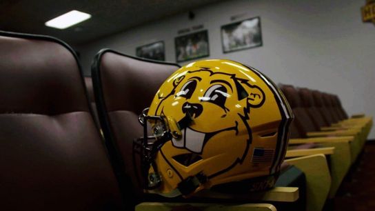Minnesota is wearing alternate helmets on Saturday (Featured)