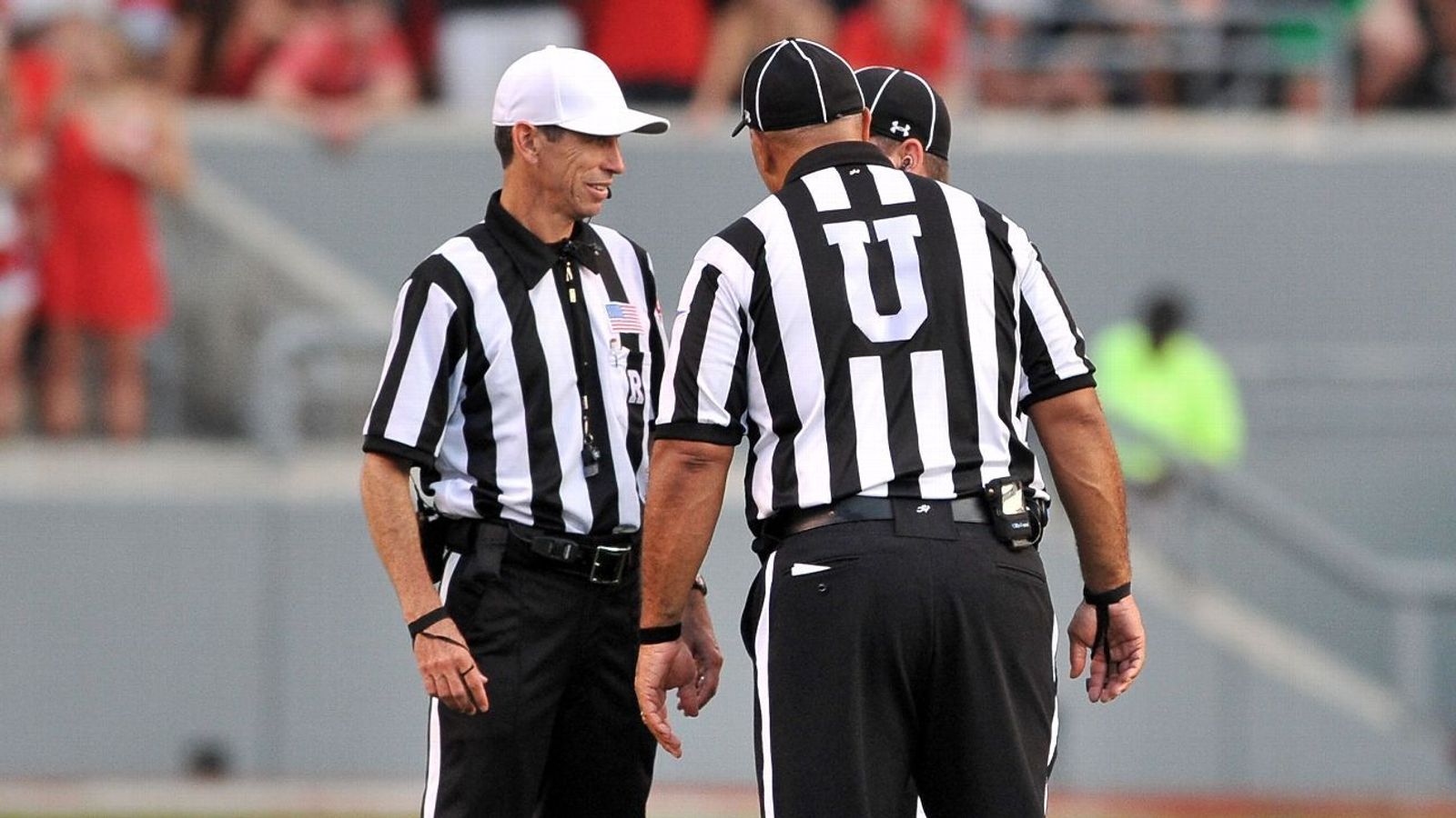Hundreds of officials go on strike in midwest city, forcing game cancellations (Featured)