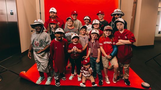 The children of Oklahoma's coaching staff dressed as their dads for Halloween (Halloween)