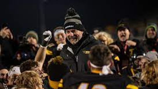 Pat Cerroni, the best coach in Wisconsin-Oshkosh history, retires (Wisconsin-Oshkosh)