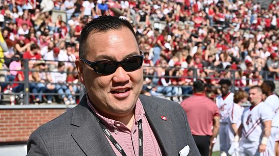 Washington pulling AD from rival Washington State (pat chun)