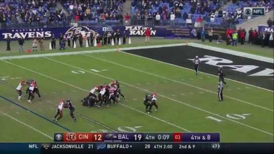Video: Baltimore instructed 10 of their 11 players to hold to help end their game today (Baltimore Ravens)