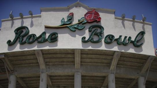 Video of the Day - 2015 Rose Bowl fan experience for Oregon (Video of the Day)