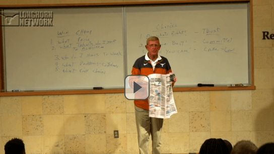 Come for the magic trick, stay for the wisdom: Lou Holtz at Texas (Featured)