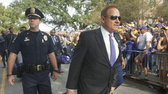 Les Miles to play police officer in upcoming movie (Les Miles)