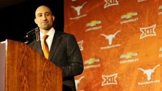 New Texas basketball coach Shaka Smart made a video specifically for former lettermen (Texas)