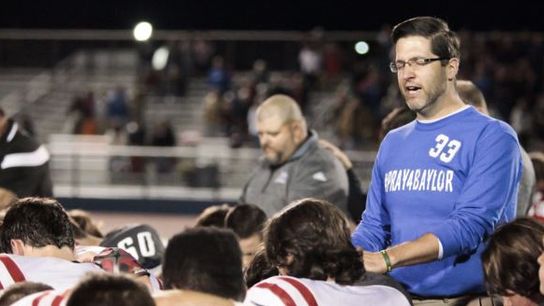 Coaches and opponents come together to find ways to creatively honor hospitalized teammate during game (high school)