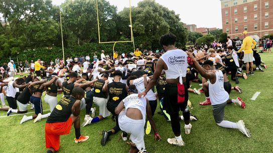 Video: An FBS athletic director joined the football program for their conditioning test (Southern Miss)