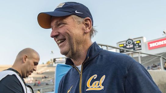 Veteran OC retiring from "violent game" (Jared Goff)