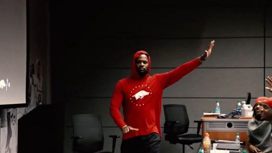 Video: SEC defensive coordinator breaks into rap during team meeting (travis williams)