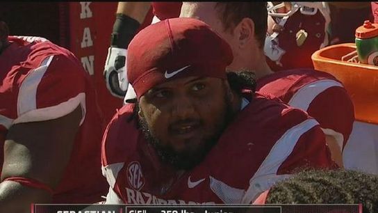 Video: Arkansas lineman throws a fat guy touchdown pass (Featured)