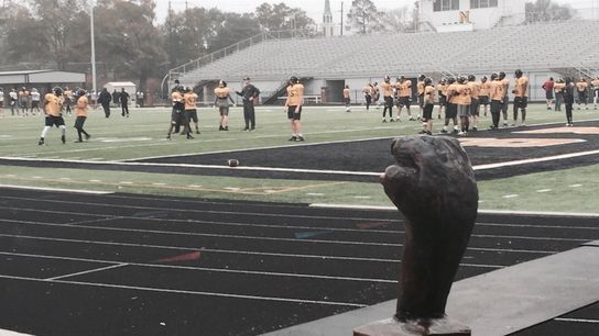 This is how you troll your rival on the recruiting trail (rivalries)