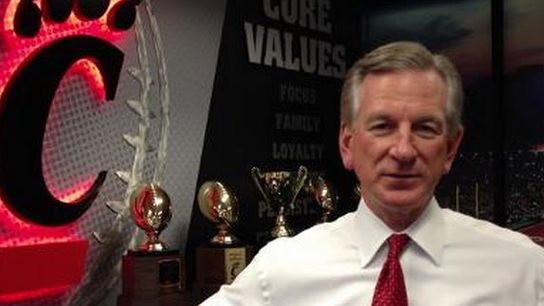Video: Tommy Tuberville gives a tour of his office (video)
