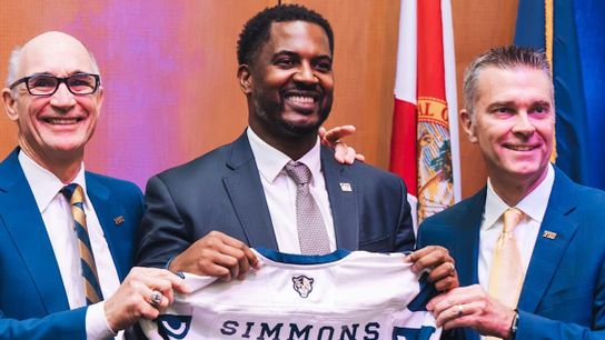 Sources: Willie Simmons makes key defensive staff decisions at FIU (NFL)