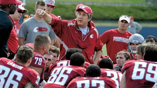 After his players struggled to execute, Leach made them do up-downs on the sidelines (Washington State)