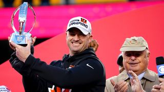 Watch: Zac Taylor drops by Cincinnati bar after defeating Buffalo Bills (zac taylor)