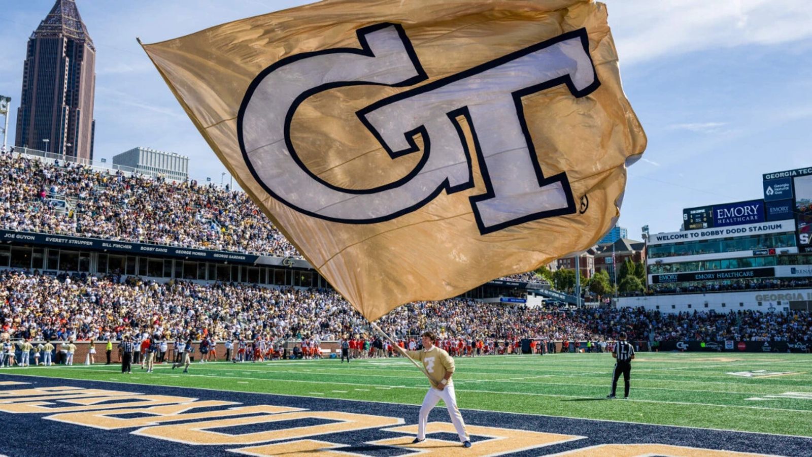 Georgia Tech reportedly landing veteran NFL receiver DeAndre Hopkins on staff (Featured)