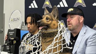 Mid-major hoops coach shares how brazenly one Power 4 assistant recruited his player (Transfer Portal)