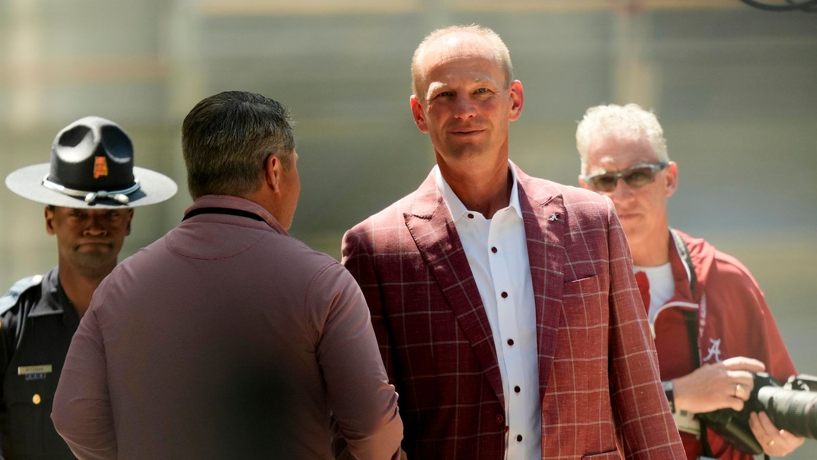 What's going on with Alabama's recruiting class?
