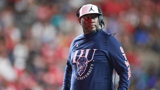 Sources: FCS head coach to join Auburn staff (Larry Scott). Photo by Vincent Carchietta-Imagn Images