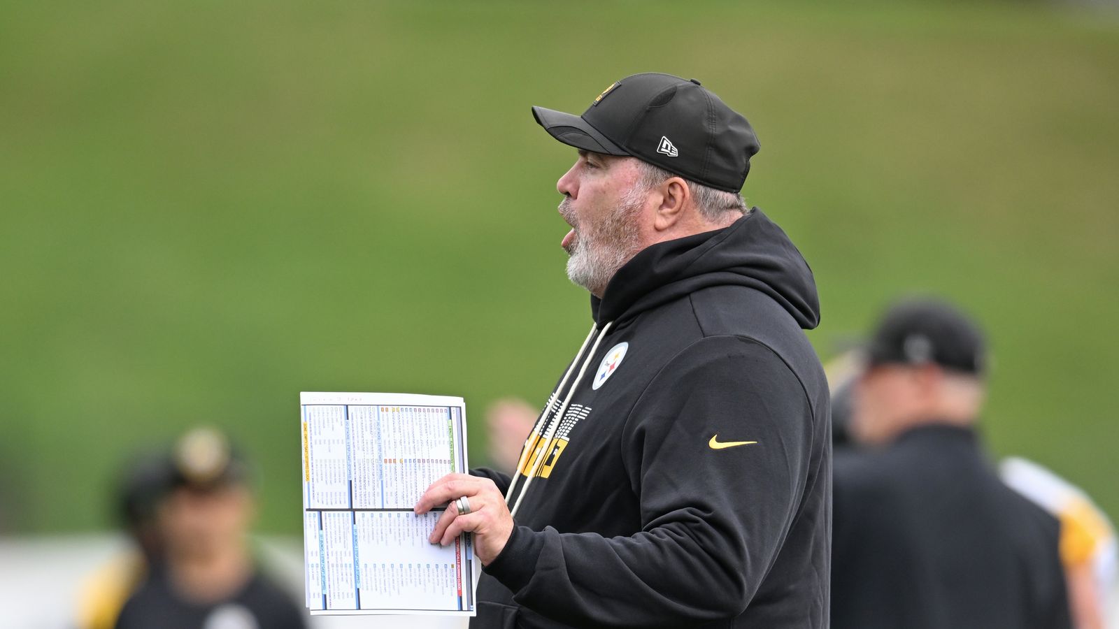 New Steelers head coach Mike McCarthy defends stance to ban for live tackling during training camp (Featured). Photo by Barry Reeger-Imagn Images