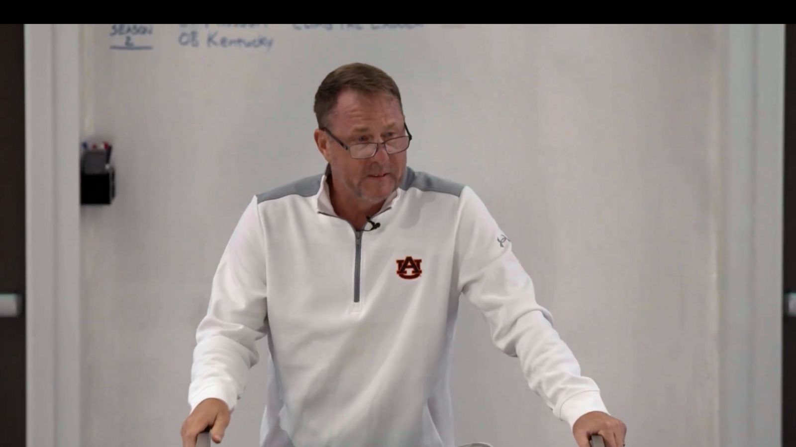 Why Hugh Freeze apologized to veteran Auburn players (Featured)