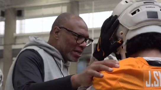 Tennessee linebackers coach William Inge hospitalized with personal medical issue (William Inge)